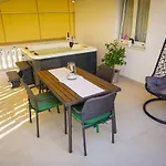 Paula With Private Jacuzzi And Parking- Near The Apartament Zadar