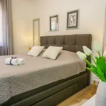 Paula With Private Jacuzzi And Parking- Near The Apartament