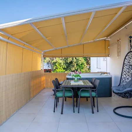 Paula With Private Jacuzzi And Parking- Near The Zadar