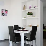 Paula With Private Jacuzzi And Parking- Near The Апартаменти