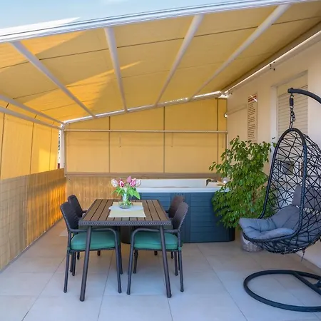 Paula With Private Jacuzzi And Parking- Near The شقة زادار