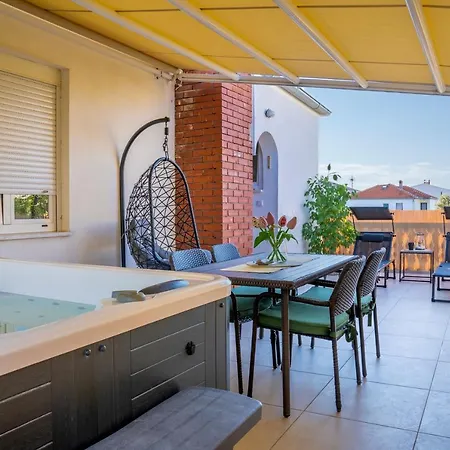 Paula With Private Jacuzzi And Parking- Near The