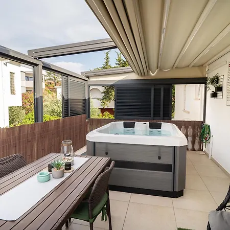 Paula With Private Jacuzzi And Parking- Near The Zadar