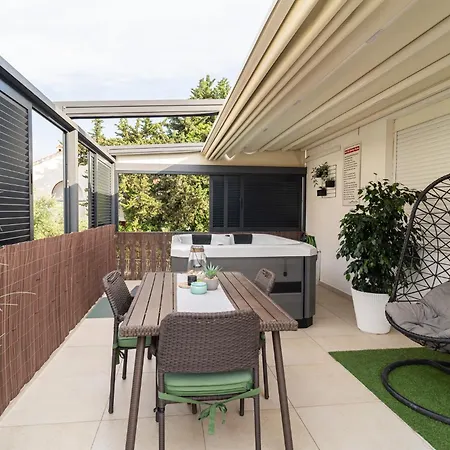 Paula With Private Jacuzzi And Parking- Near The