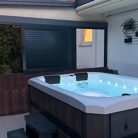 Lägenhet Paula With Private Jacuzzi And Parking- Near The