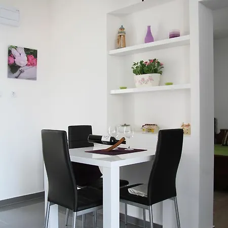 Paula With Private Jacuzzi And Parking- Near The Apartman