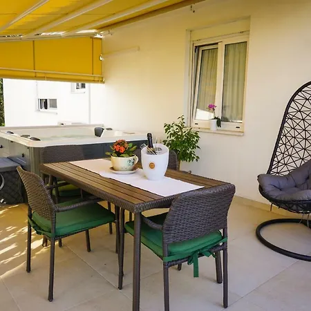 Paula With Private Jacuzzi And Parking- Near The Lägenhet Zadar