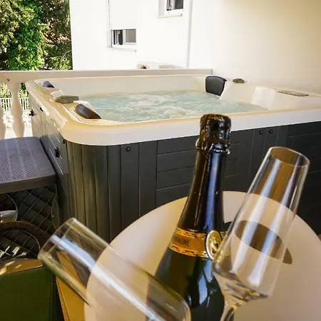 Lägenhet Paula With Private Jacuzzi And Parking- Near The