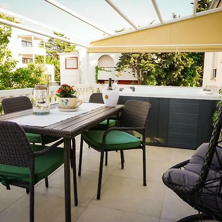 Apartman Paula With Private Jacuzzi And Parking- Near The