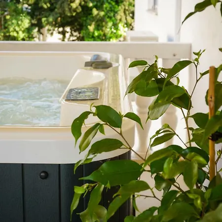 Paula With Private Jacuzzi And Parking- Near The Apartman *