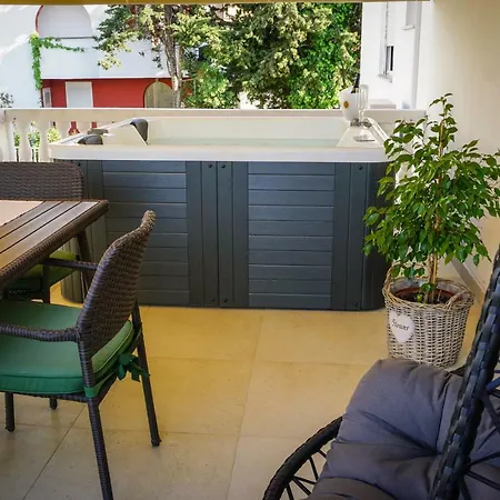 Paula With Private Jacuzzi And Parking- Near The Apartman *