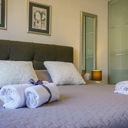 Paula With Private Jacuzzi And Parking- Near The Apartman *