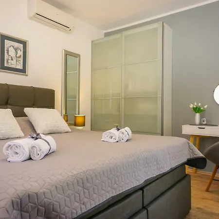 아파트 Paula With Private Jacuzzi And Parking- Near The 자다르