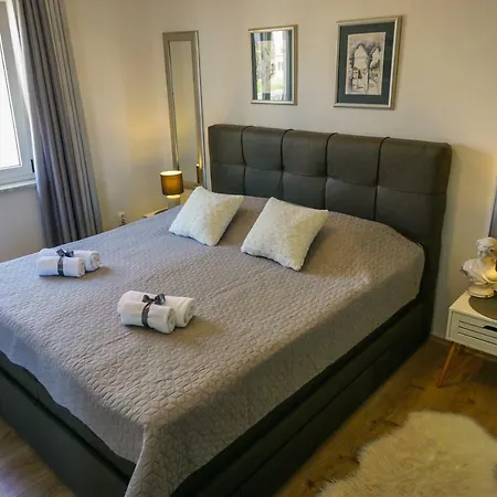 Apartman Paula With Private Jacuzzi And Parking- Near The