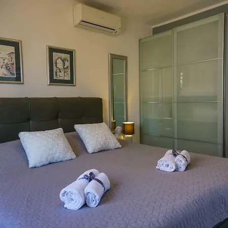 Paula With Private Jacuzzi And Parking- Near The *