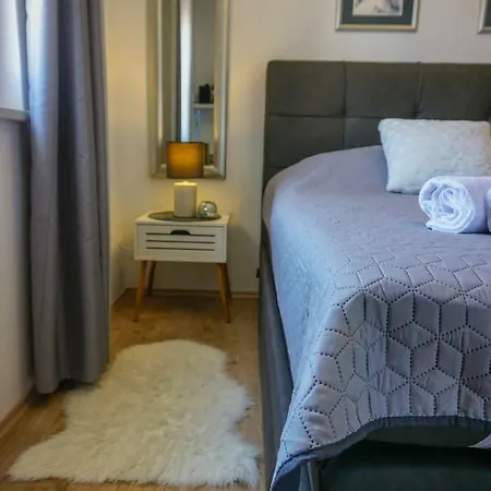 Paula With Private Jacuzzi And Parking- Near The شقة