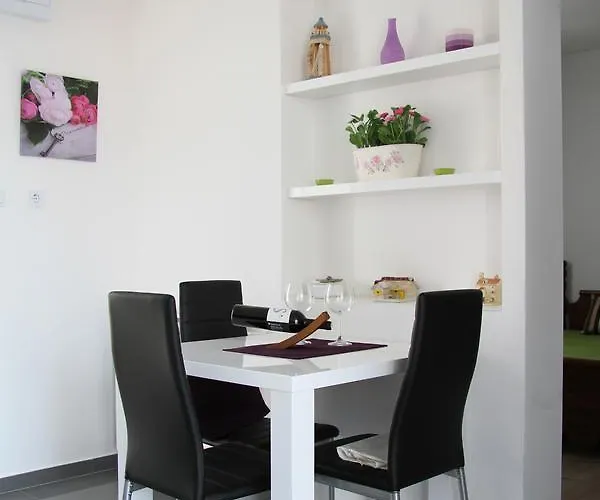 Paula With Private Jacuzzi And Parking- Near The Appartamento