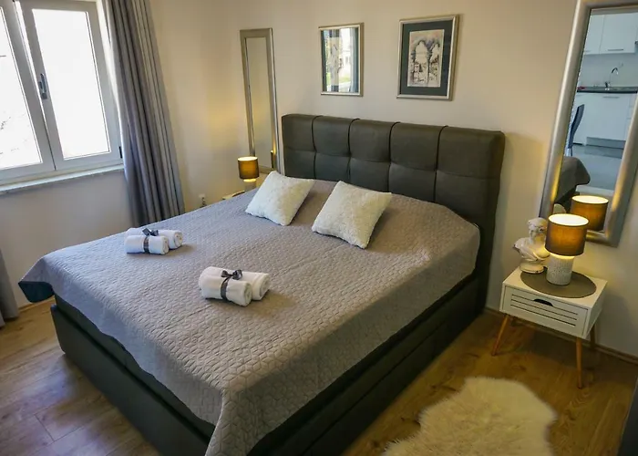 Appartamento Paula With Private Jacuzzi And Parking- Near The